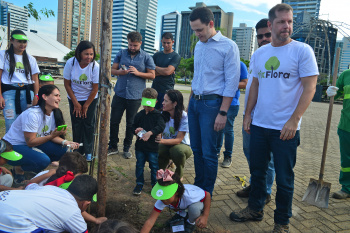 Dia da Mata Atlântica - Plantio de mudas na praça do papa