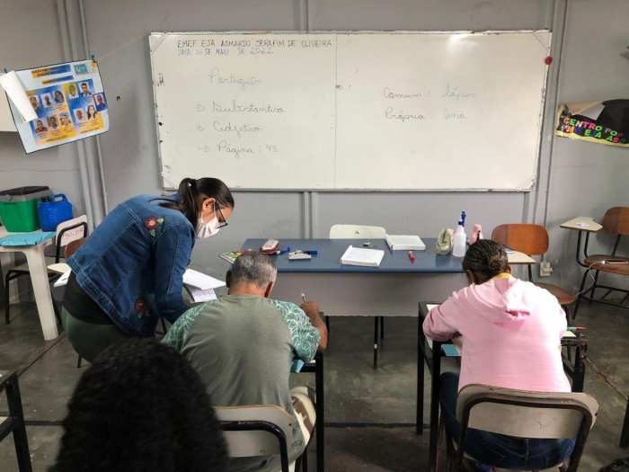 Assistidos fazem aulas da EJA nos abrigos de Vitória