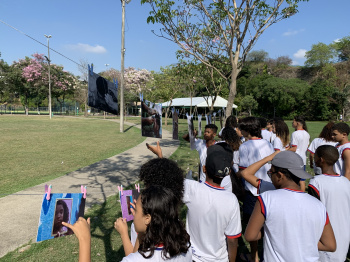 Estudantes da Emef Neusa Nunes Gonçalves prestigiam exposição da fotógrafa Ana Luzes