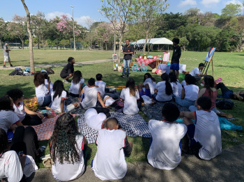 Estudantes da Emef Neusa Nunes Gonçalves durante apresentação de Slam