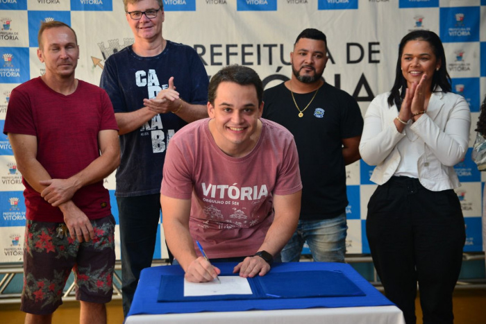 Assinatura da ordem de servico do Cmei Geisla da Cruz Militão que deixará de ser de madeira e terá c