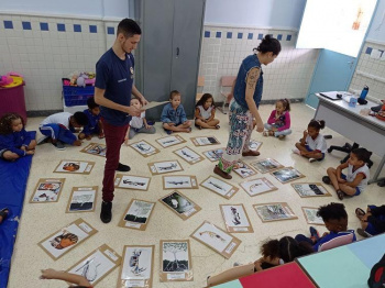 Crianças e Adultos das escolas municipais envolvidos com o projeto Mangueando na Educação