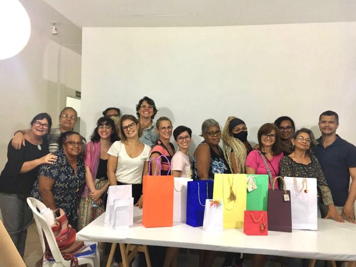 Artesãs do projeto Fazendo Arte recebem certificação