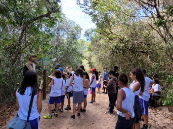 Estudantes visitam Parque Estadual Paulo César Vinha em atividade pedagógica