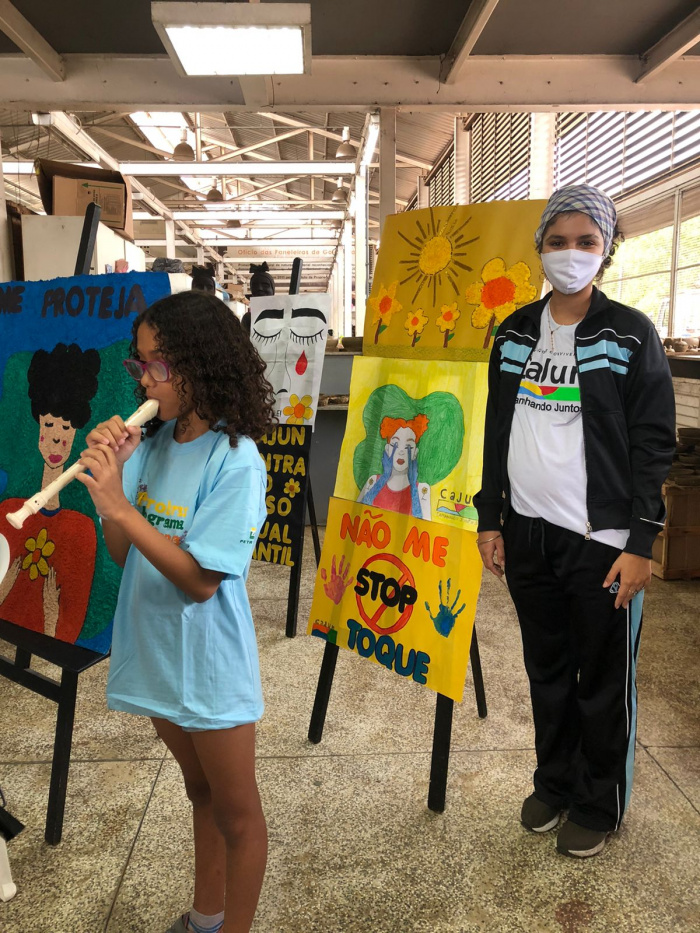 Exposição de trabalhos da crianças e adolescentes do Cajun sobre o Ecriad no Galpão das Paneleiras
