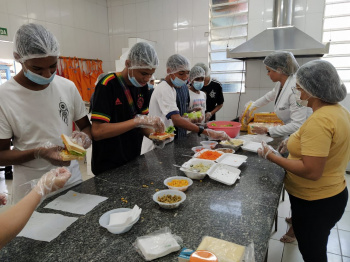 Oficina de sanduíches na Unidade de Inclusão Produtiva