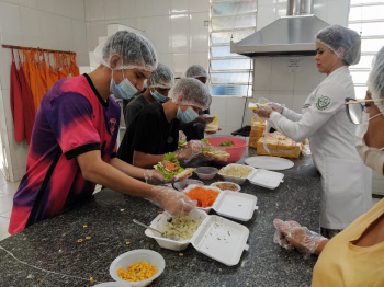 Oficina de sanduíches na Unidade de Inclusão Produtiva