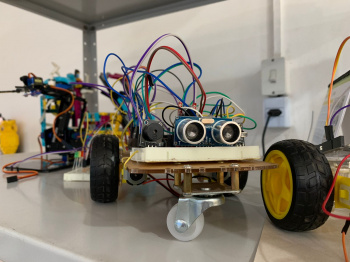 Oficina de robótica, impressão 3D e cubo mágico na Escola de Inovação