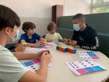 Oficina de robótica, impressão 3D e cubo mágico na Escola de Inovação