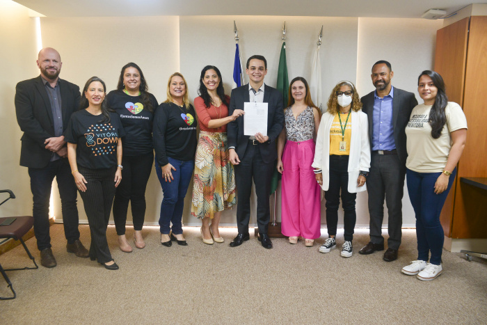 Assinatura de sanção da Lei que Dispensa Laudo Deficiência permanente para estudantes