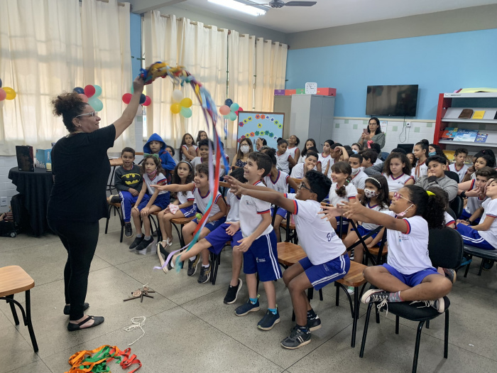 Biblioteca é destino certo dos estudantes da Emef Experimental de Vitória-Ufes