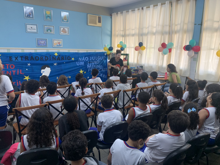 Biblioteca é destino certo dos estudantes da Emef Experimental de Vitória-Ufes