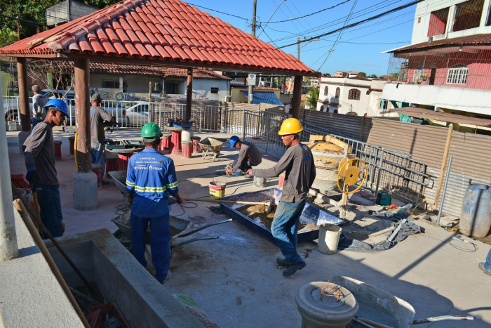 Prefeito faz visita técnica à obra da praça Caetano Bassini, em Bela Vista
