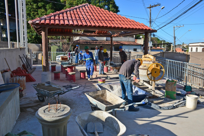 Prefeito faz visita técnica à obra da praça Caetano Bassini, em Bela Vista