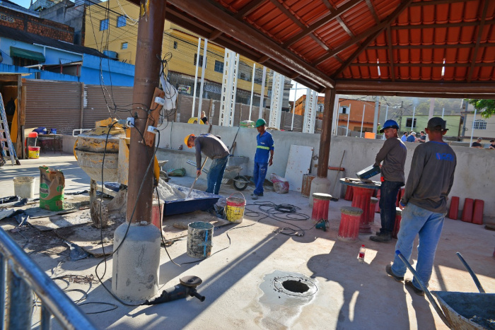Prefeito faz visita técnica à obra da praça Caetano Bassini, em Bela Vista