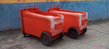Crianças de Cmei constroem carrinhos de corrida reciclando material descartado