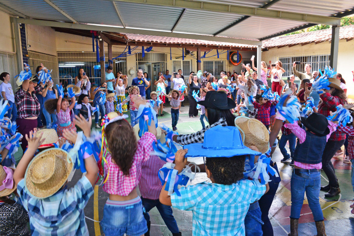 Apresentação Cultural no CMEI NELCY DA SILVA FRAGA