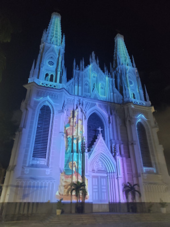 Catedral Metropolitana recebe projeção de luz e cores