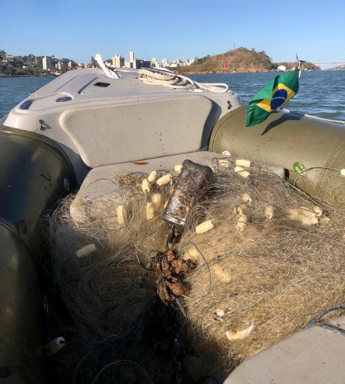 Fiscalização Ambiental de Vitória apreende rede de pesca com 300 metros
