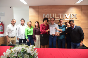 Assinatura do termo de compromisso ambiental com a Faculdade Multivix