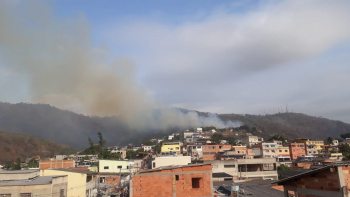Incêndio na vegetação dos bairros Universitário, Inhanguetá e Parque da Fonte Grande