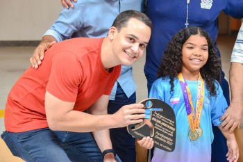 Homenagem para aluna Maria Isabel Augusto de Mores da EMEF Alvimar Silva que conquistou medalhas nas Paralimpíadas Escolares 2022