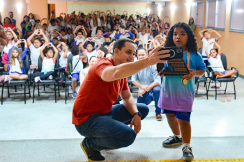 Homenagem para aluna Maria Isabel Augusto de Mores da EMEF Alvimar Silva que conquistou medalhas nas Paralimpíadas Escolares 2022