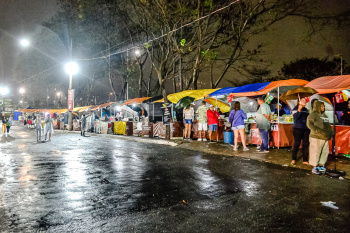 Comércio (venda) de lanches e bebidas no entorno do Sambão do Povo