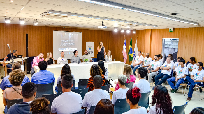 Formatura do curso de elétrica básica e informática básica do Projeto Trabalho Qualificado Atendimento Aprovado