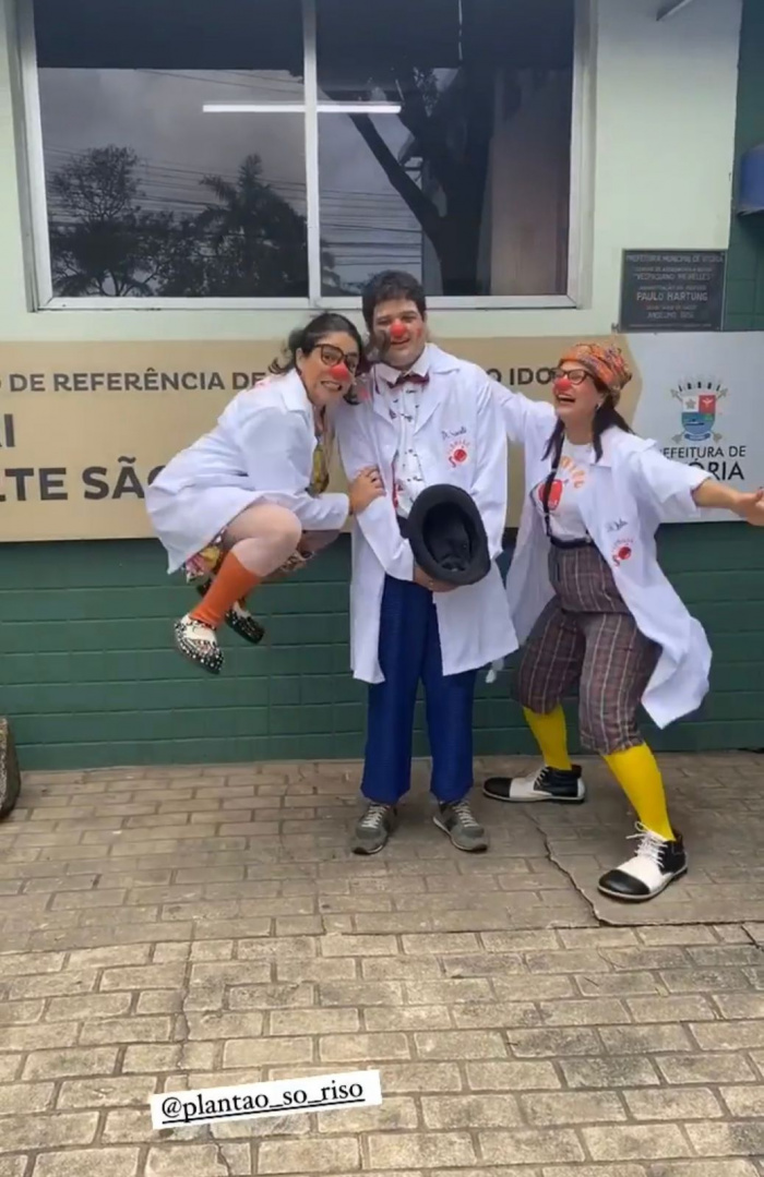 Grupo de teatro alegra pacientes do Crai