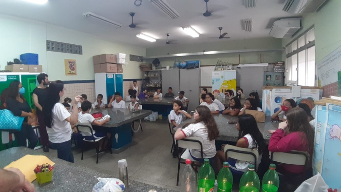 Oficina de reciclagem de garrafas PET