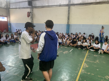 Apresentação de Rap na Emef MMOD