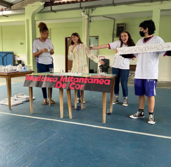 Show de Química na Emef Adão Benezath