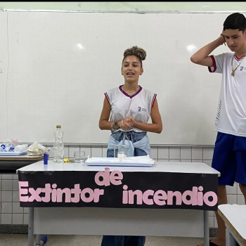 Show de Química na Emef Adão Benezath