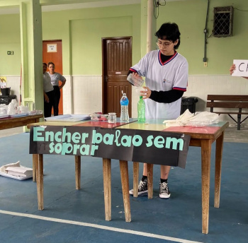 Show de Química na Emef Adão Benezath