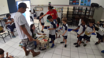 Estudantes transformam Garrafas pets em Puff