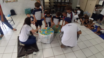 Estudantes transformam Garrafas pets em Puff