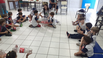 Estudantes transformam Garrafas pets em Puff