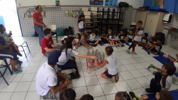 Estudantes transformam Garrafas pets em Puff