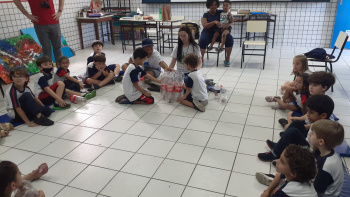 Estudantes transformam Garrafas pets em Puff