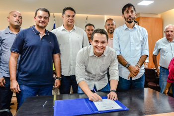 Assinatura de Ordem de Serviço para instalações de guarda-corpo, corrimão e guia