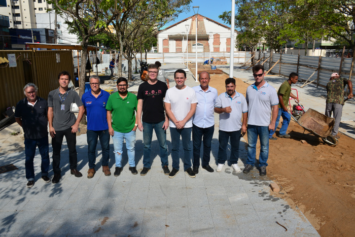 Visita a Praça Sagrada Família