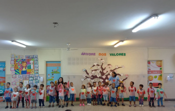 Apresentação cultural realizada pelos grupos 3 e 4 do Cmei Ocarlina Nunes de Andrade