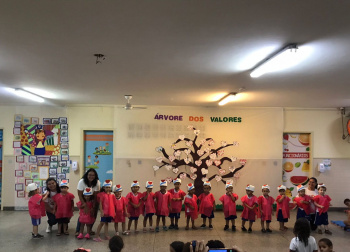Apresentação cultural realizada pelos grupos 3 e 4 do Cmei Ocarlina Nunes de Andrade