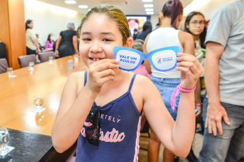 Entrega dos Vouchers de Óculos aos Alunos da Rede Municipal