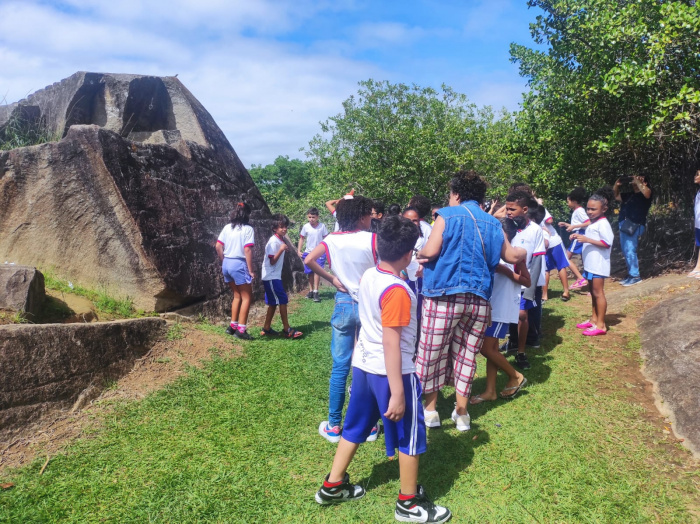 Parque Pedra da Cebola virou sala de aula para classes de educação ambiental