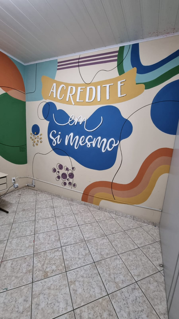 Técnica de muralismo humaniza salas do Cras do Parque Moscoso