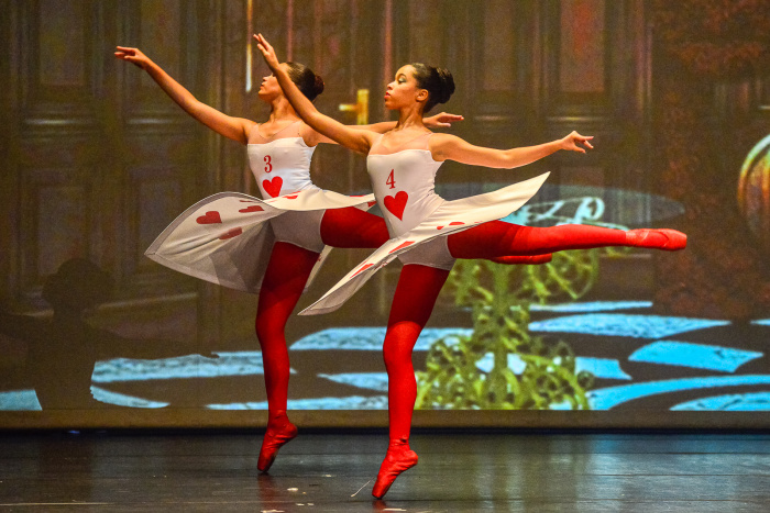 Espetáculo de Dança "Contos e Encantos