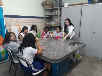 Estudantes participam de atividades ambientais