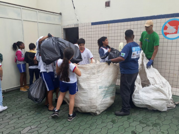 Estudantes participam de atividades ambientais